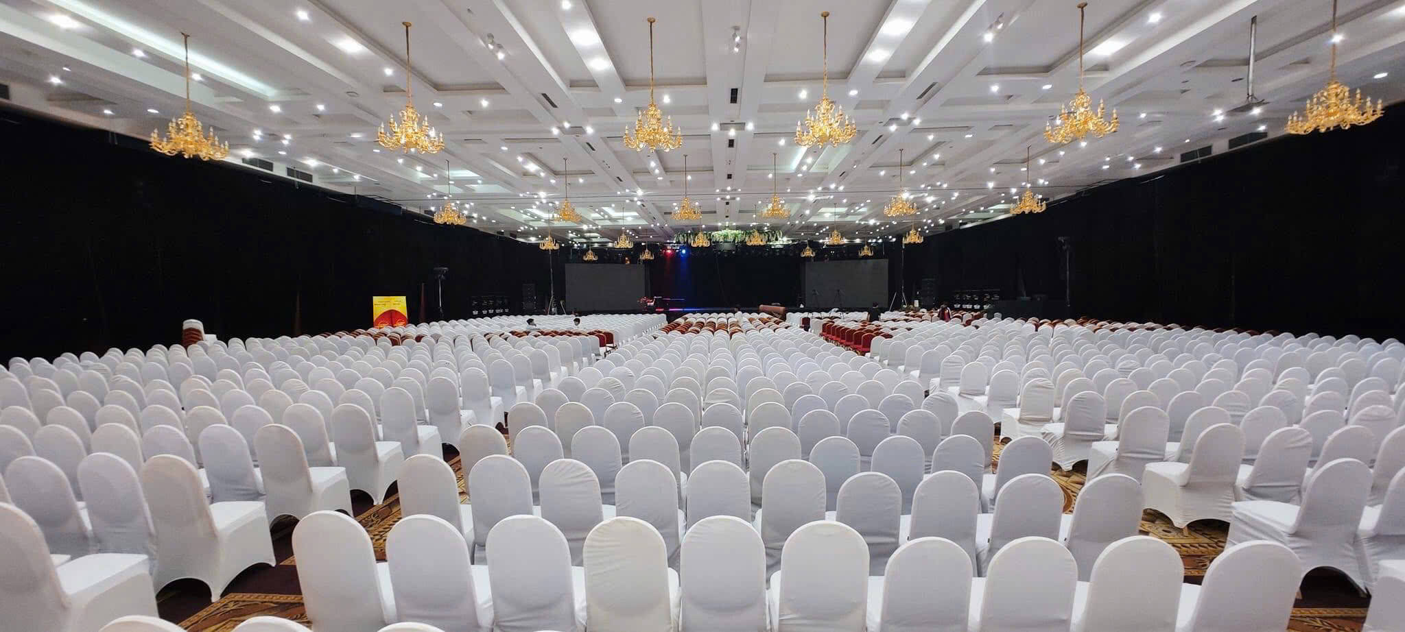 Hội trường không cột rộng lớn